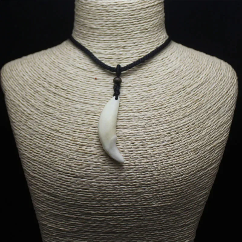 الذئب الأسنان الرجال قلادة الكتابة ، لوبو قلادة خمر نظرة الأسنان مجوهرات قابل للتعديل الحبل الأسود Bts اكسسوارات زوجين المعلقات