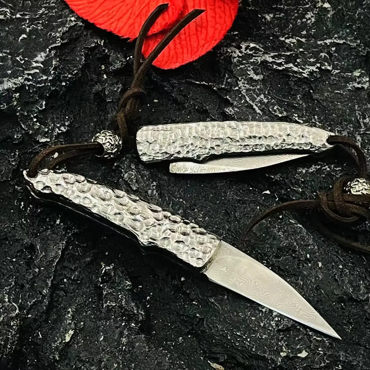 Outdoor Damascus Steel Folding Knife High Hardness Sharp Self-defense Knife Mini Portable Hunting Knife Play Collectibles