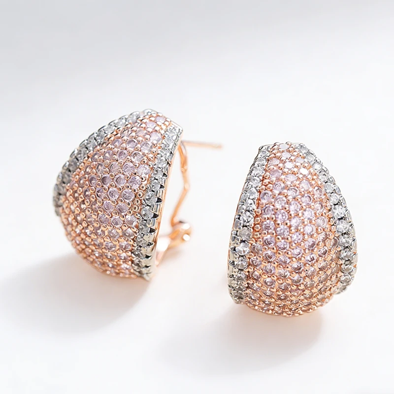 Huitan Zweifarbige Manschettenohrringe für Damen, helle Ohrstecker mit kubischem Zirkonia, trendiger Statement-Schmuck, Geschenk, Verlobungszubehör