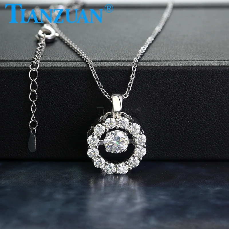 

New Fashion Moissanite Pendant Round Necklaces Women Light Luxury Design Sense Girls Moving Necklace Party Jewelry Gift