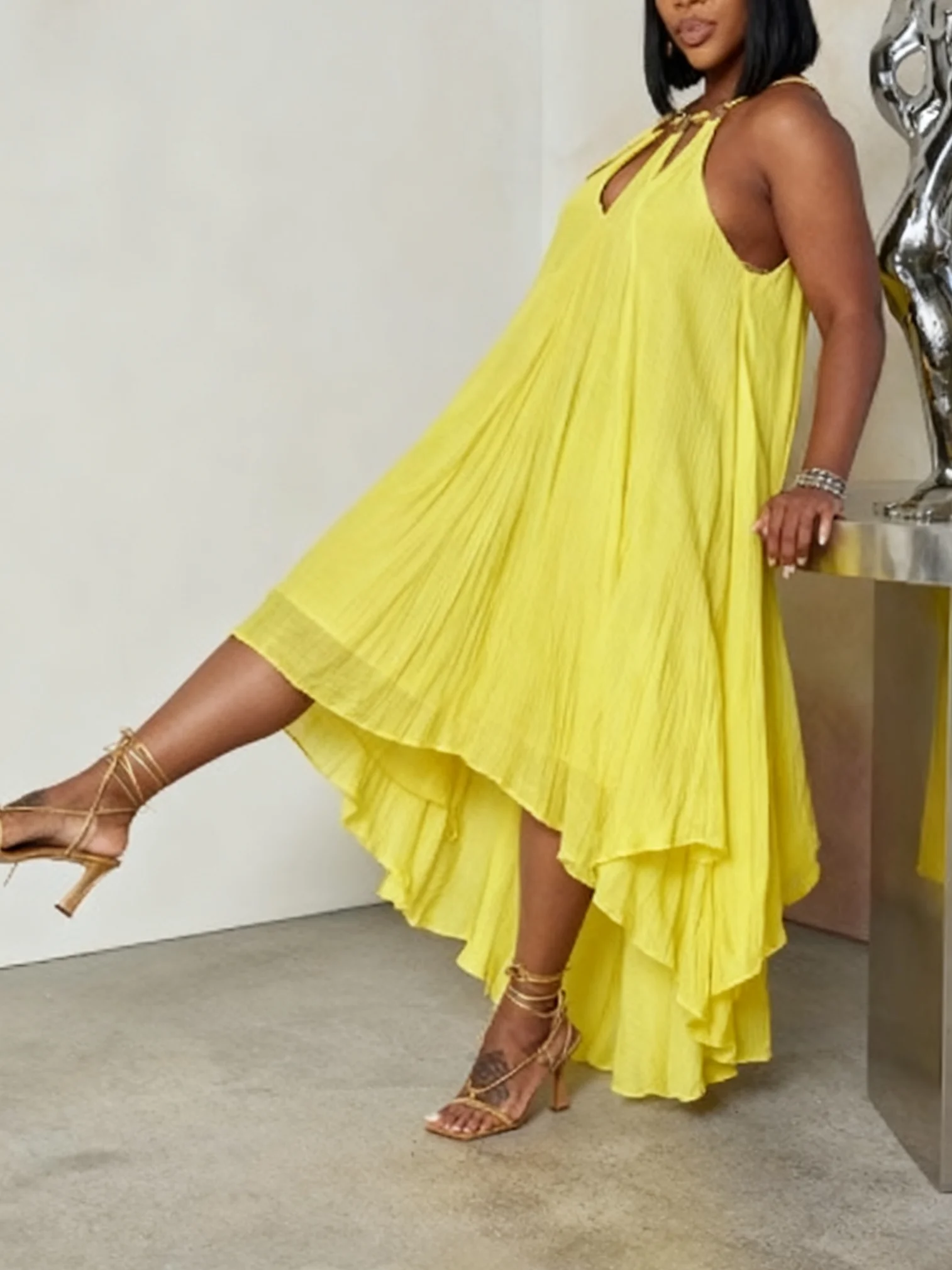 

Сексуальное длинное платье без рукавов с открытой спиной