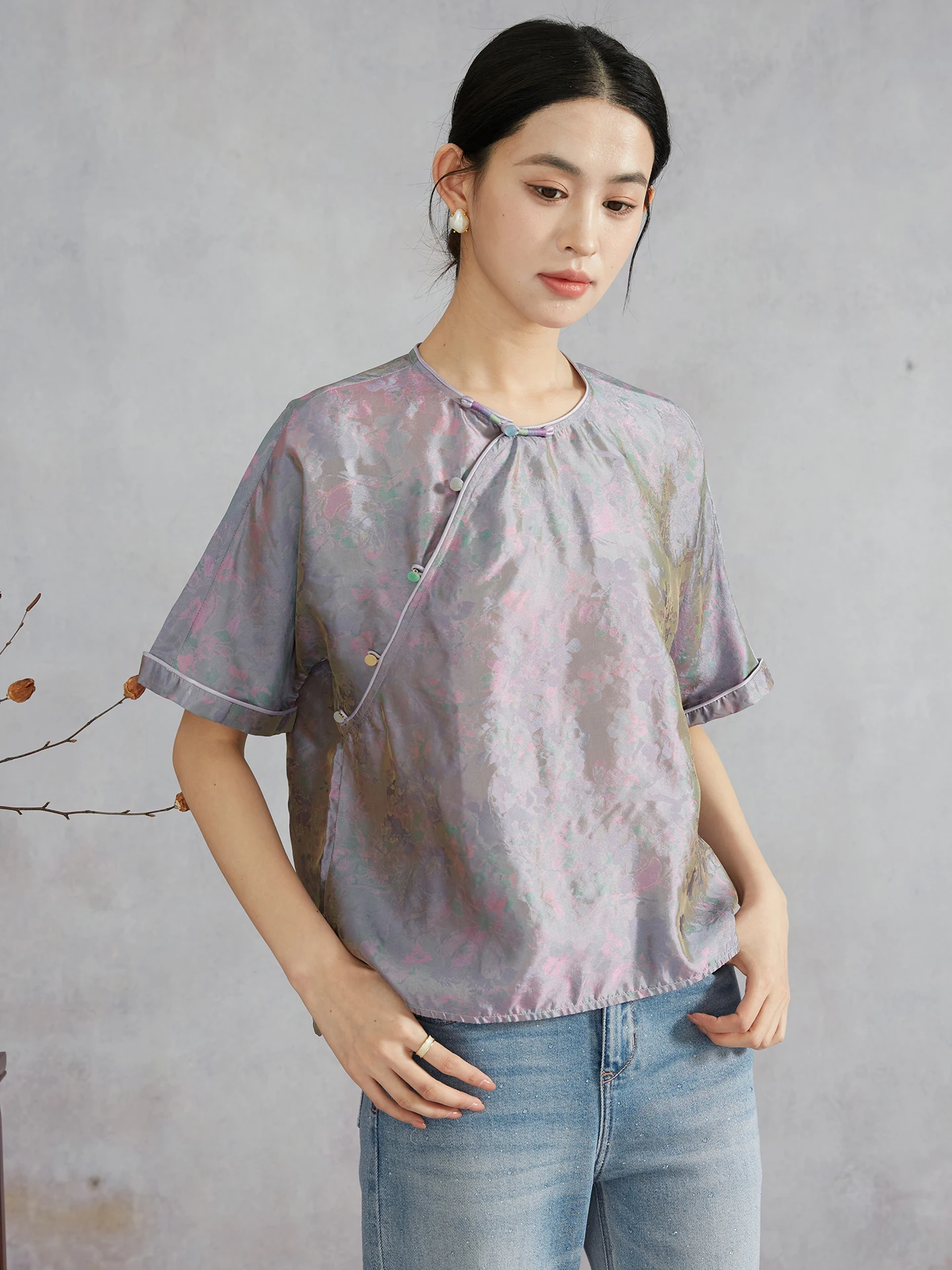 

Шелковая футболка с рукавами «летучая мышь» и круглым вырезом, короткий рукав, женская, в новом китайском стиле, из 100% шелка, с радужными пуговицами высокого качества