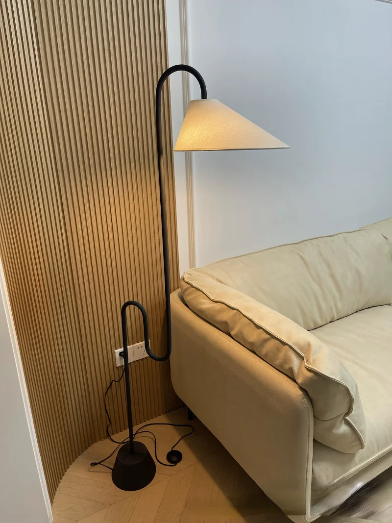 Scandinavian Designer Led Floor Lamp Music Note Vertical Lamp Living Room Atmosphere Lamp Beside Sofa Ancient Vintage Floor Lamp