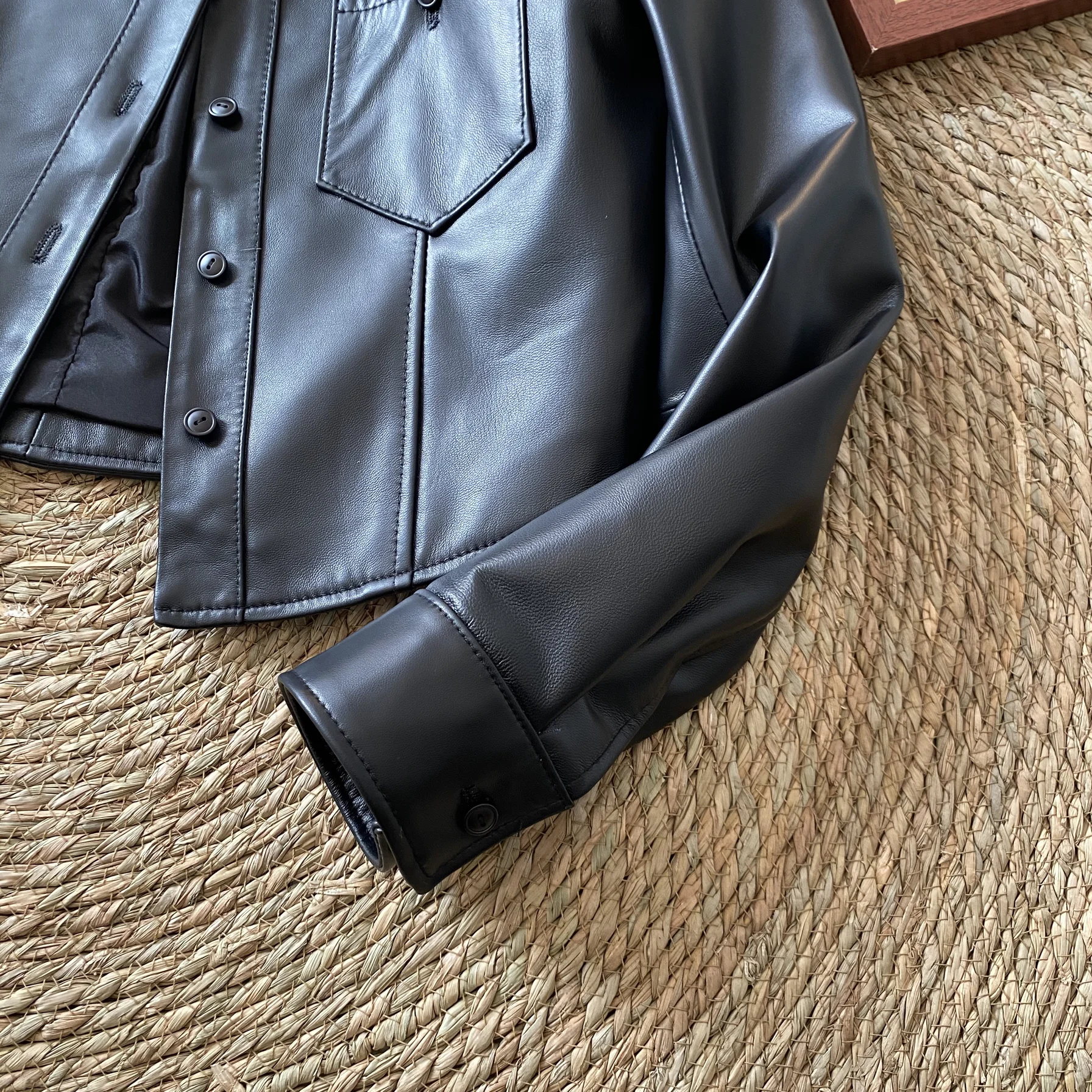 여성용 슬림핏 양가죽 재킷 봄 가을 턴다운 칼라 싱글 버튼 코트 슬리 컴뮤트 슬레 오르트 레...