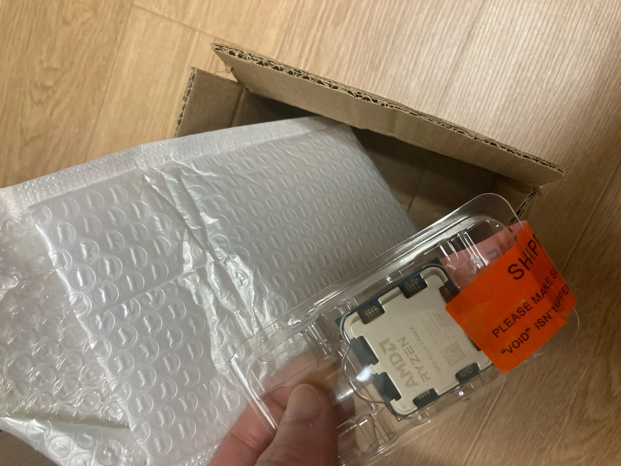 AMD Ryzen 5 9600X 100% AMD R5 9600X CPU Max Boost Up to 5.4GHz 6 Cores 12 Threads 32MB L3 Cache AM5 for B850 X870 photo review