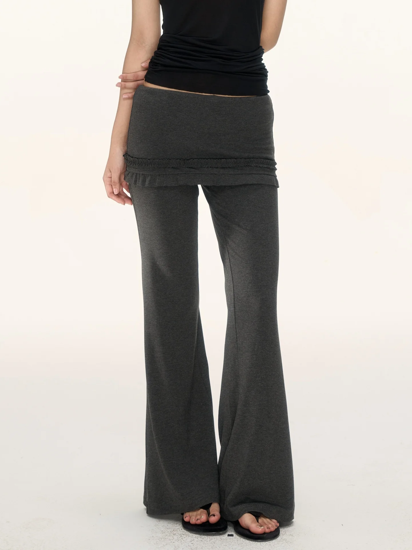 

Брюки Nova B Leggy God Pants: имитация двухслойности, с эффектом утяжки, слегка расклешенные, трикотажные, длинные, повседневные, с завышенной талией