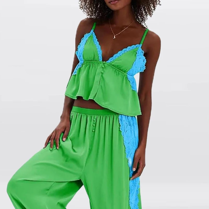 

Модный комплект из двух предметов: элегантный топ на бретельках с V-образным вырезом и длинные брюки с широкими штанинами, кружевными вставками и свободным кроем для женщин