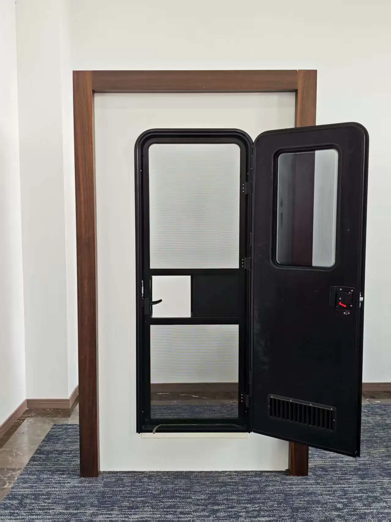 모터홈 액세서리 미국 스타일 RV 출입문 블랙 방충망 도어 프레임 및 블랙 패널 잠금장치 캠퍼 및 카라반용