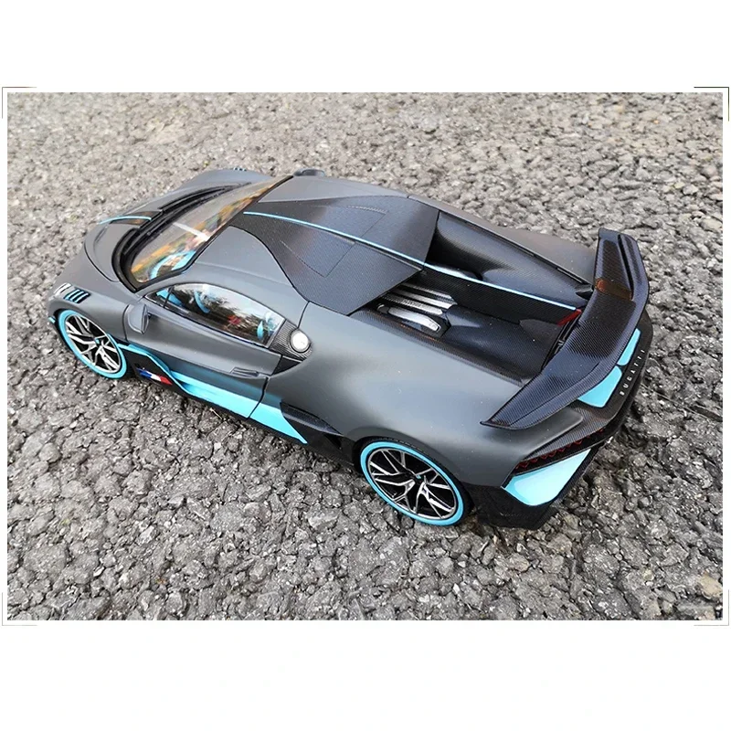 1:18 per Bugatti Divo Bburago 1:18 Diecast Metal Car Model Toys Boy Girl Gift Collection grigio/rosso metallo, plastica, gomma