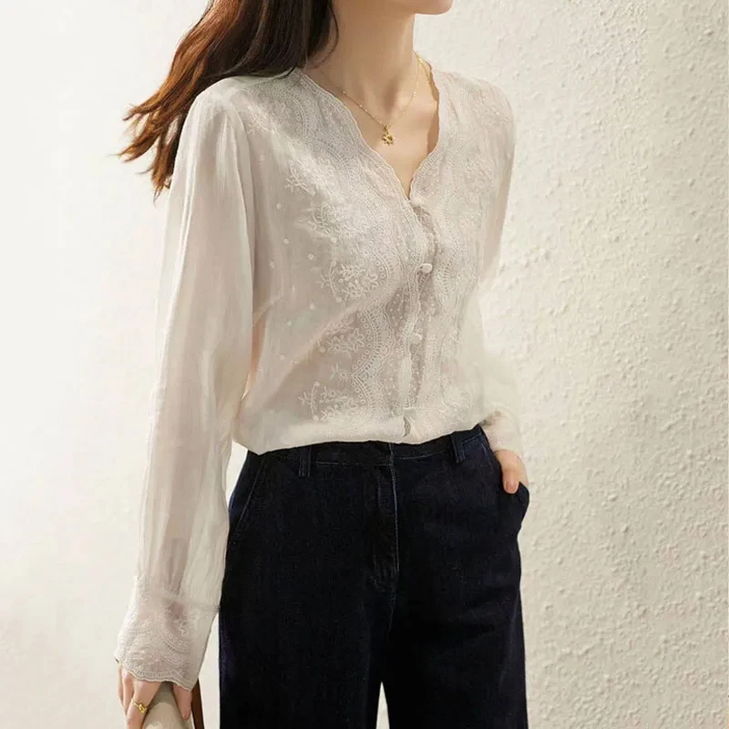 Elegant V-Neck Long Sleeve Linen Blouse Autumn Loose Tops French Style Embroidery Flower Lace Women\'s Shirt Sweet Blusas 16108