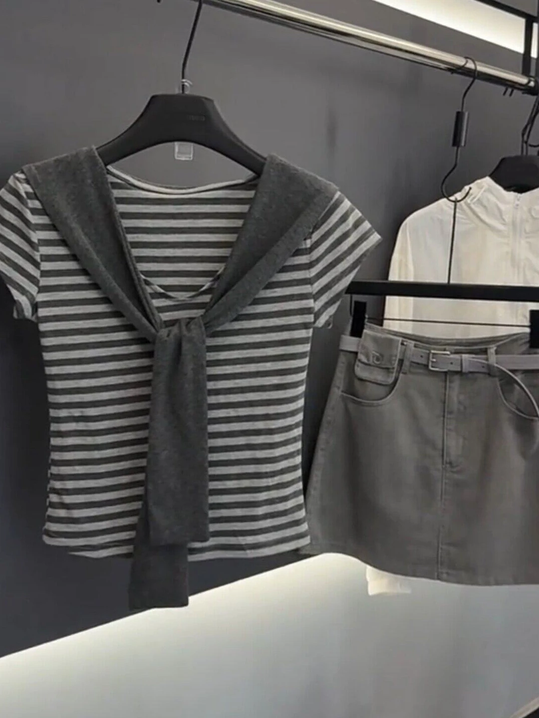 Retro Striped V-Neck Short Sleeve T-Shirt Women's Summer Slim Fit Versatile Shoulder Wrap Top Korean Style Breathable Skin-Fr...