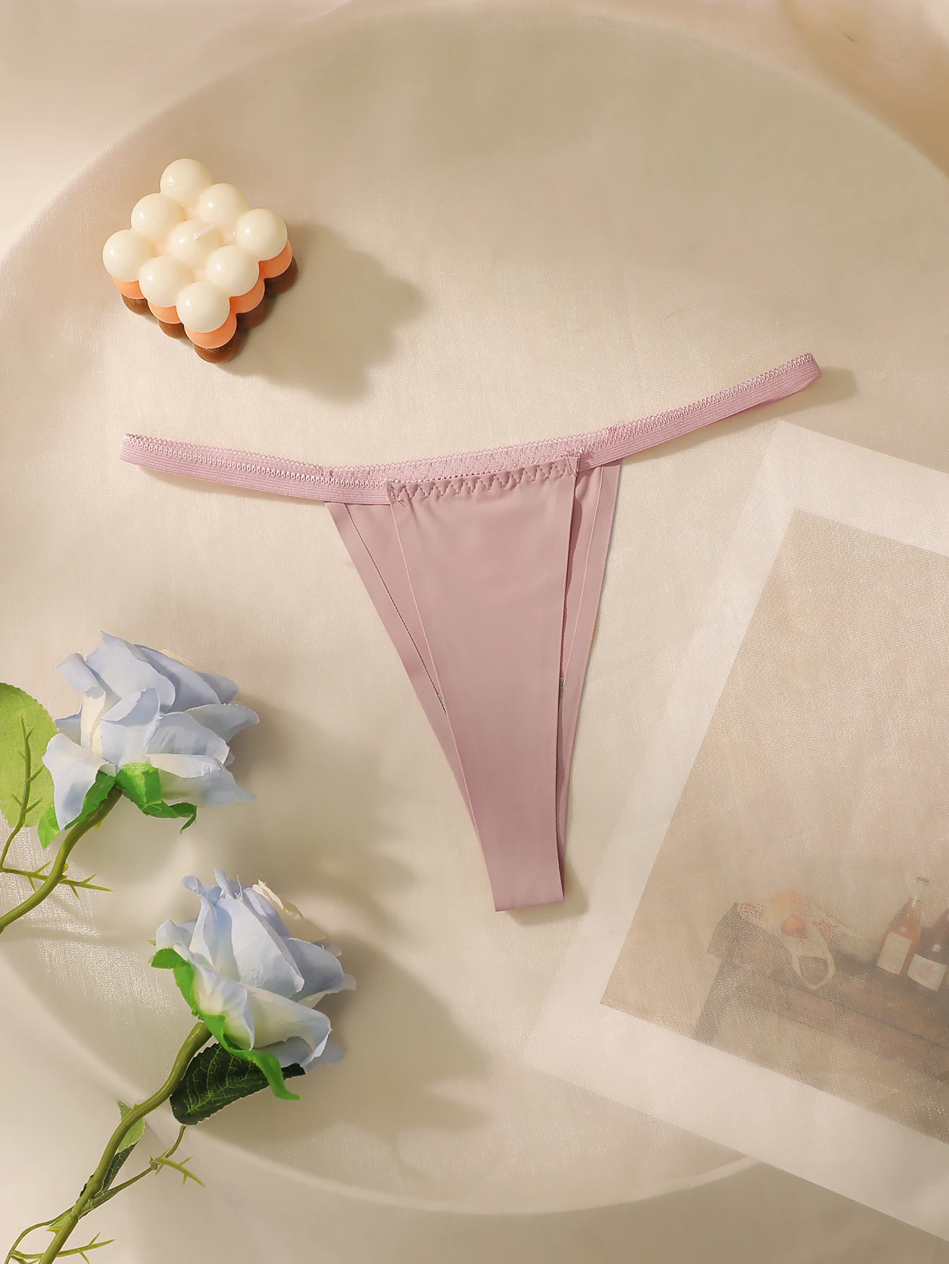 ملابس داخلية نسائية مثيرة بلون سادة مع خصر منخفض ومفرغة بدون خياطة، ملابس داخلية مريحة وقريبة C359