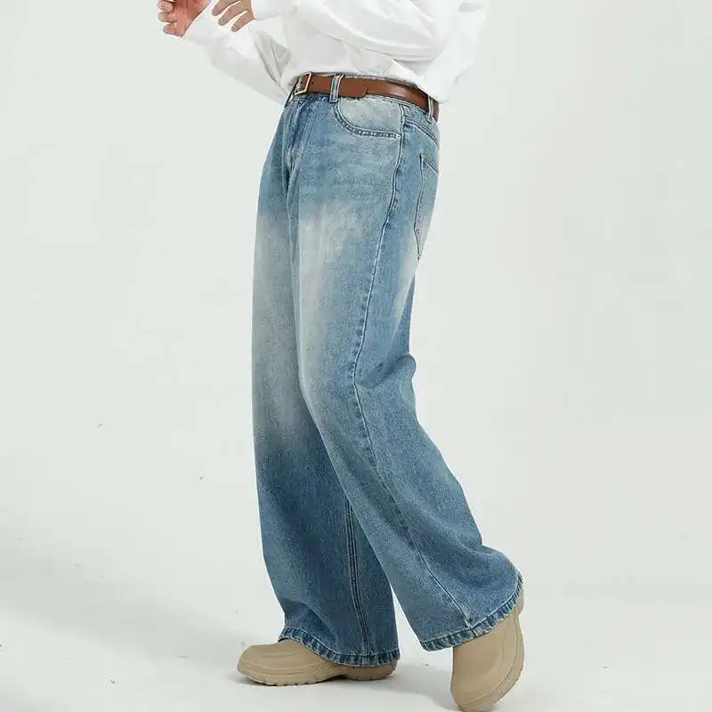 男性ジーンズカジュアルグラデーションカラーポケットボタン男性ストレートデニムパンツ韓国トレンディなメンズズボン春 2025