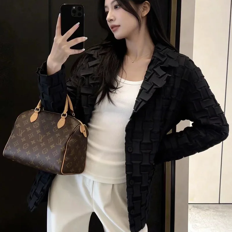 

Плиссированная куртка Miyake 2026: Новинка, женский жакет с уникальным дизайном, свободный крой, модный повседневный универсальный кардиган из шамбре с плиссировкой