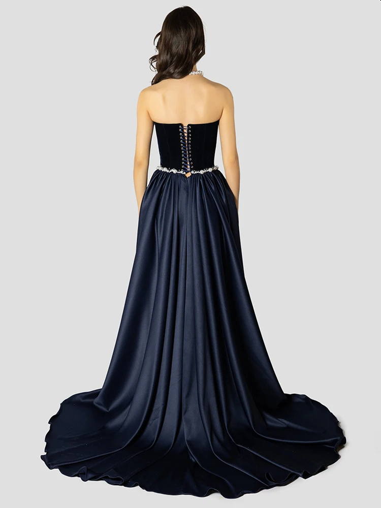 デートやカジュアルな場にも最適な、高級感のあるネイビーブルーのストラップレス・バックレス・サテン生地のセクシーなイブニングガウン、カクテルパーティー用のマキシドレス