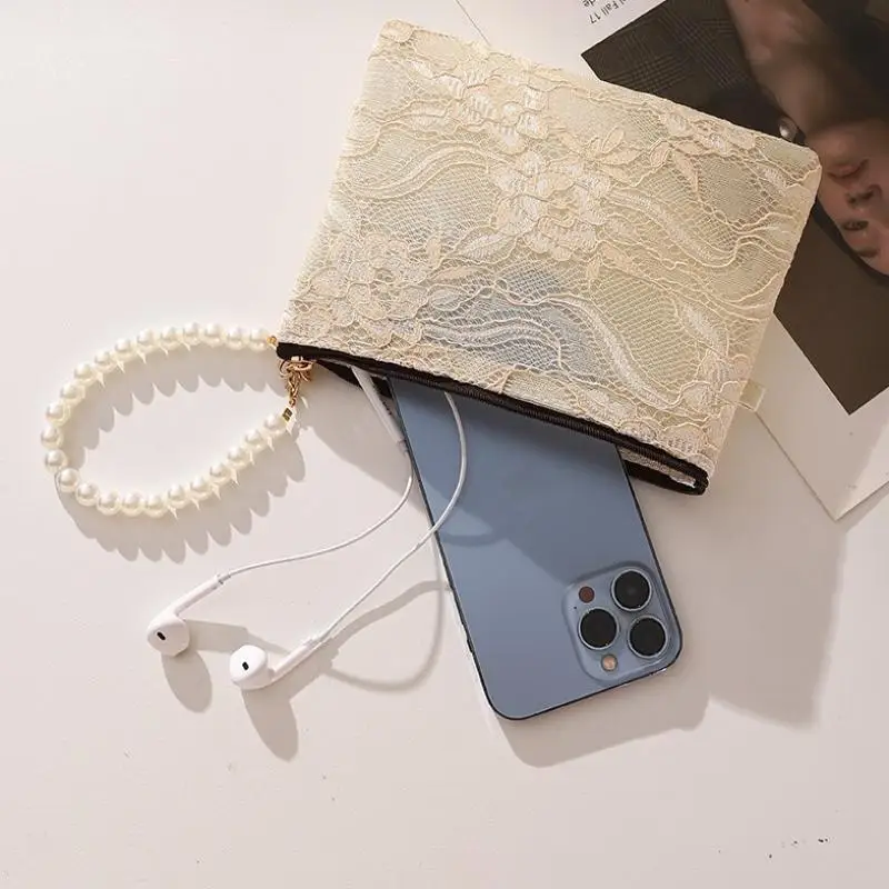 Kosmetiktasche aus Spitze mit Perlen-Handgelenkschlaufe und halbtransparentem Design, perfekt für die Aufbewahrung des täglichen Make-ups und für den Reisegebrauch. – Detail 13