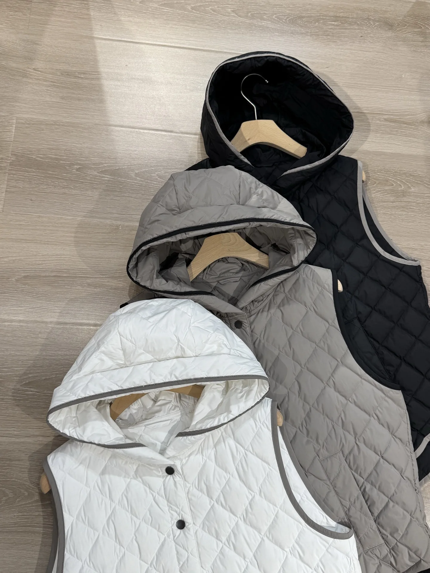 Início do outono novo fino ganso para baixo sem mangas com capuz colete de alta qualidade leve quente casual feminino