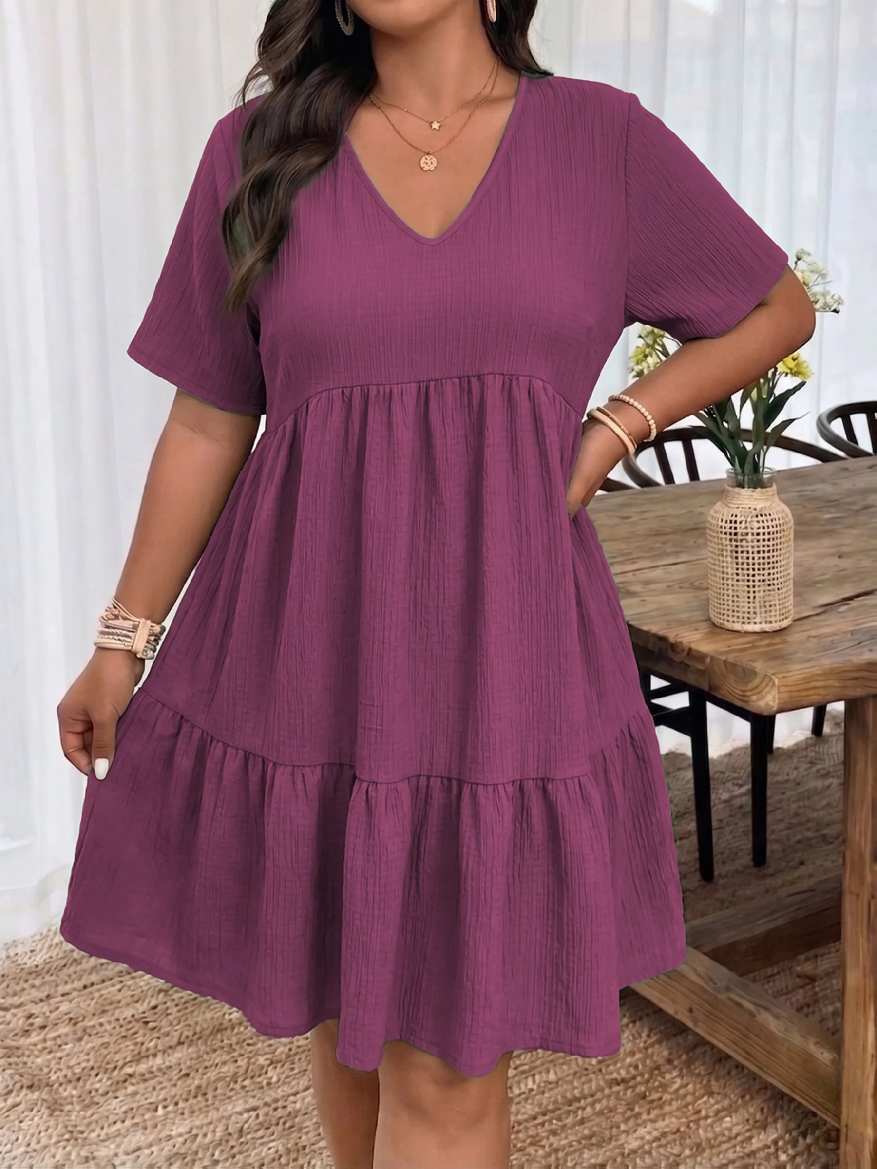 Stilvolles Plus-Size-Damenkleid mit V-Ausschnitt und Stufenrock für Alltagseleganz – Detail 16