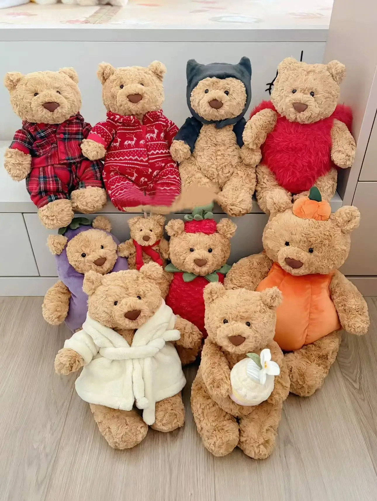 

Barcelona Bear collection and various comforting plush toys, gifts for boys and girls, can also be placed in the car