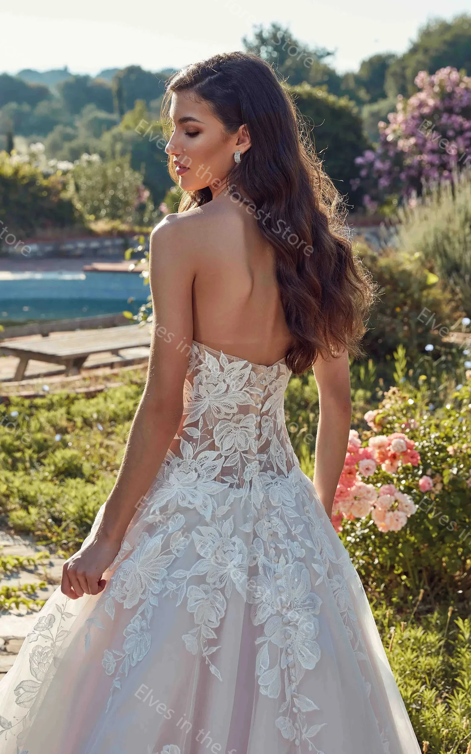 Charming ชุดแต่งงานสายลูกไม้ปุ่ม Appliques แขนกุดชุดเจ้าสาวเซ็กซี่กวาดรถไฟที่กําหนดเอง Vestidos De Mariee