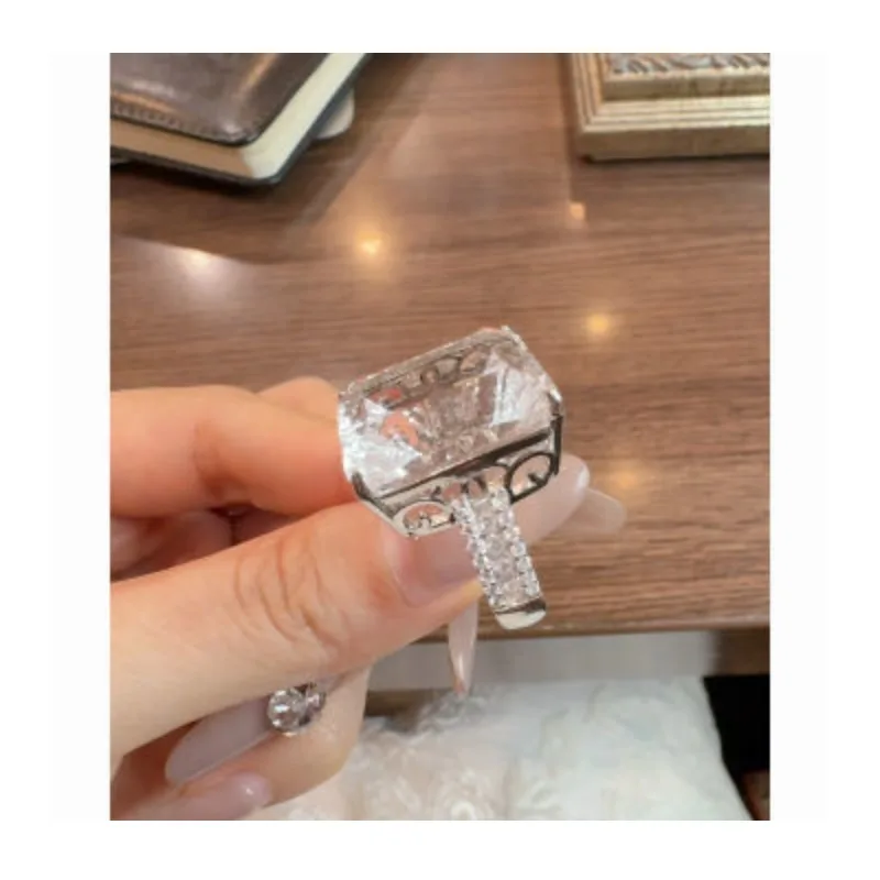 

New Inlaid White Crystal Ring Square Niche Design Light Luxury High Sense Adjustable Ring Ring