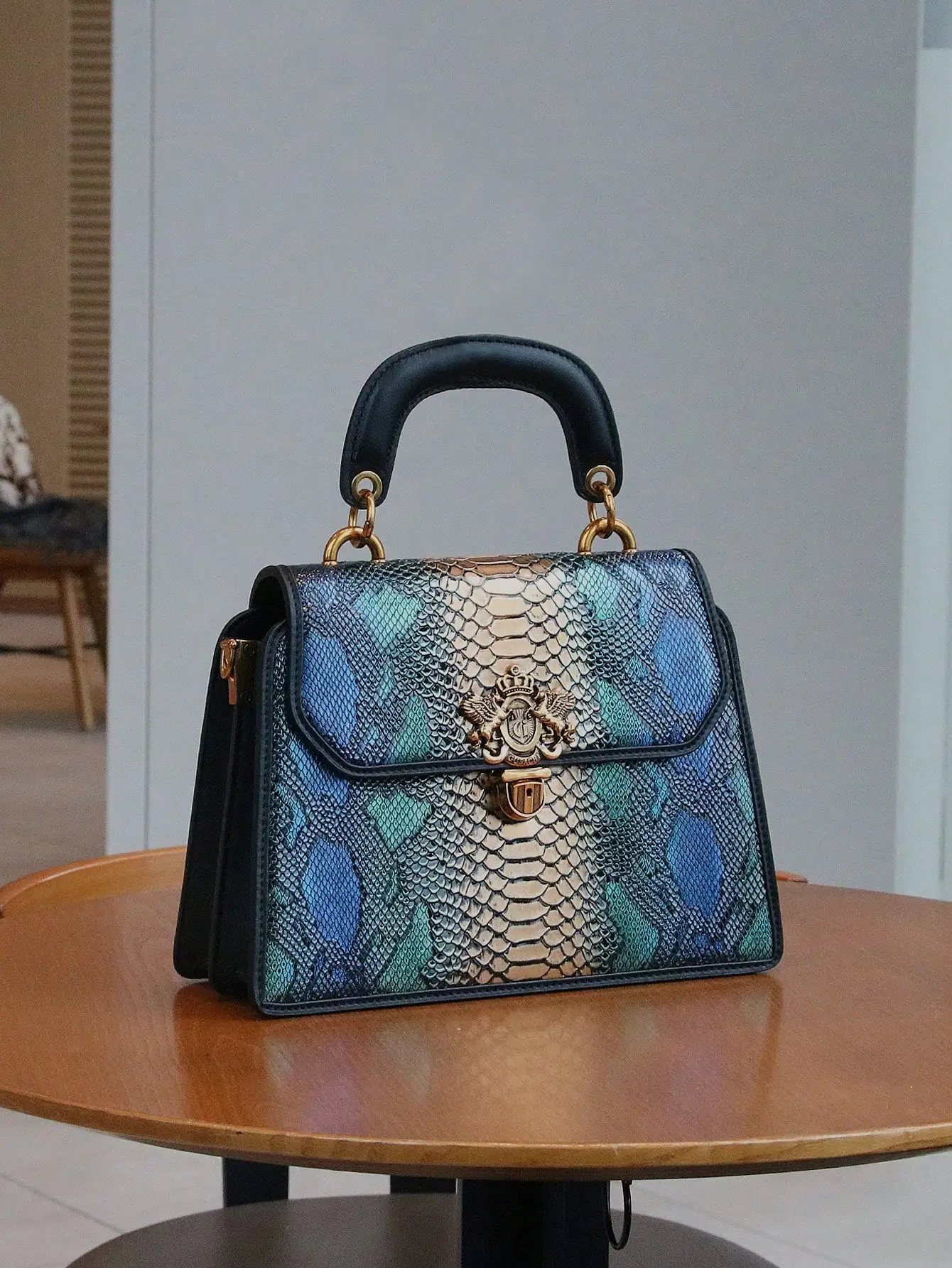 High-end Customized 2025 New Retro Women's Bag, Fashion Trend Heavy Industry Luxury Blue Gold Snake Pattern Lock Handbag Mature view 2