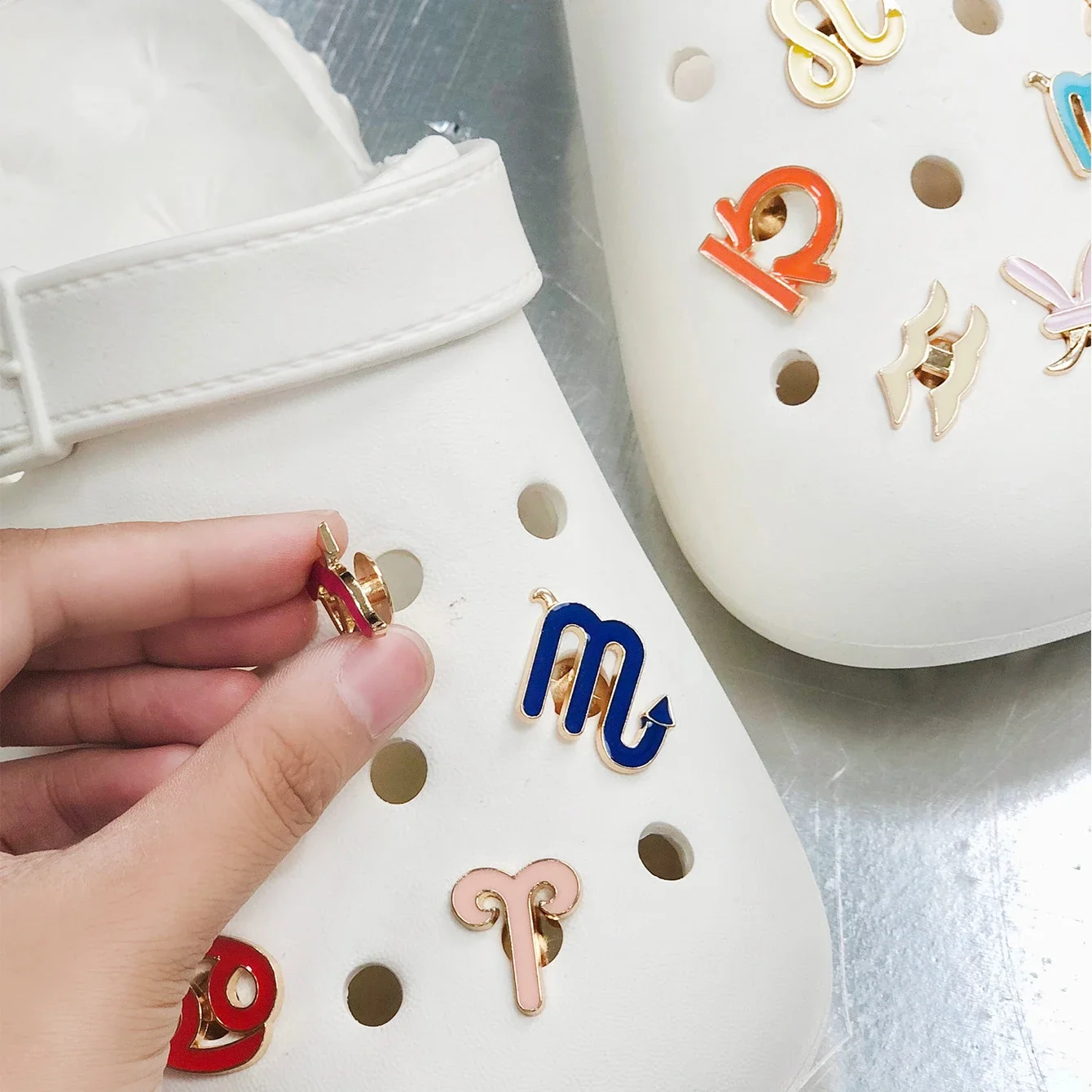 Dijes de constelaciones para zapatos, zuecos de diseñador, accesorios de fiesta de decaración, regalos para niños, mujeres y niñas
