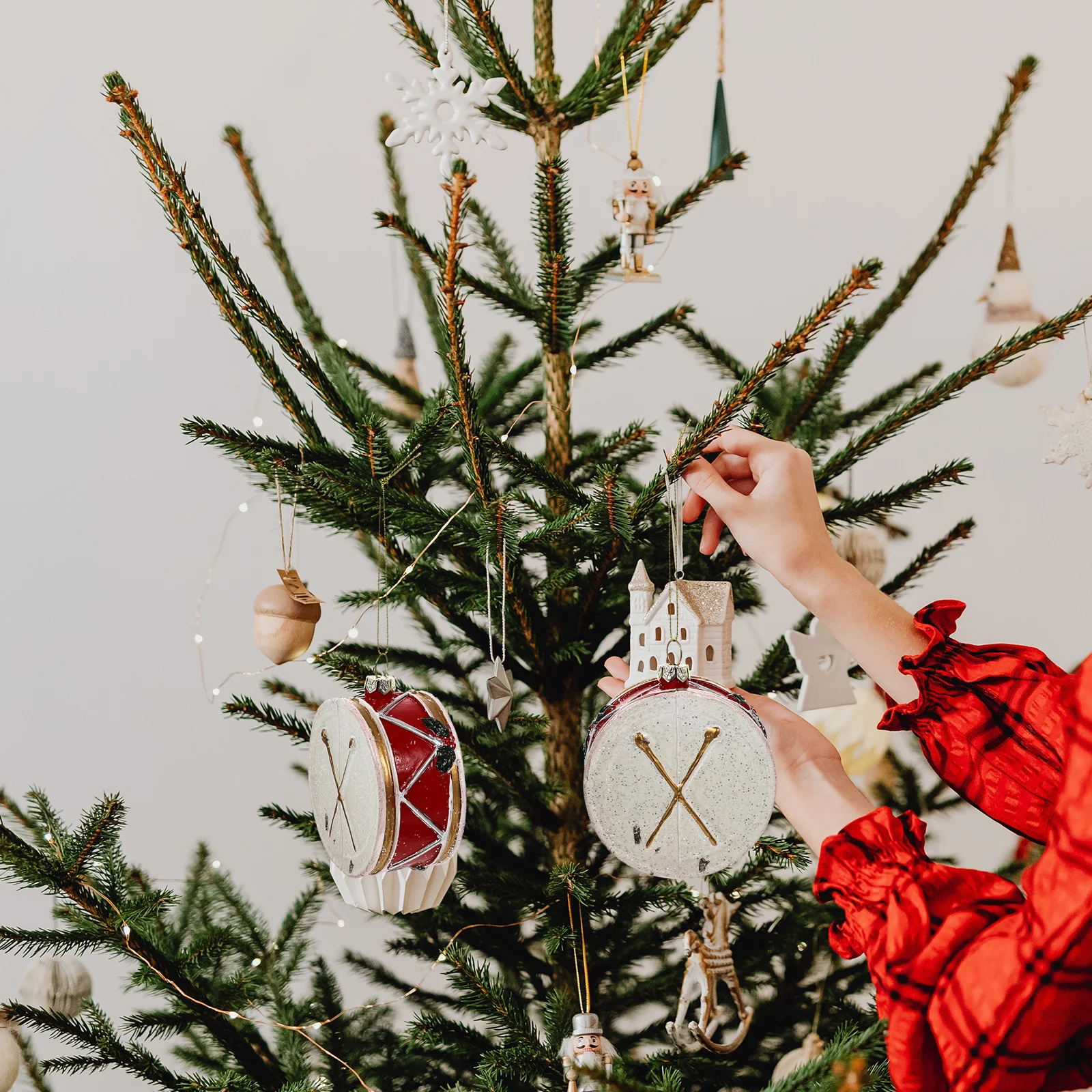 

1Pcs Christmas Decoration Ball Premium Material Bright Color Xmas Tree Hanging Pendant Christmas Tree Ornament Party Decor