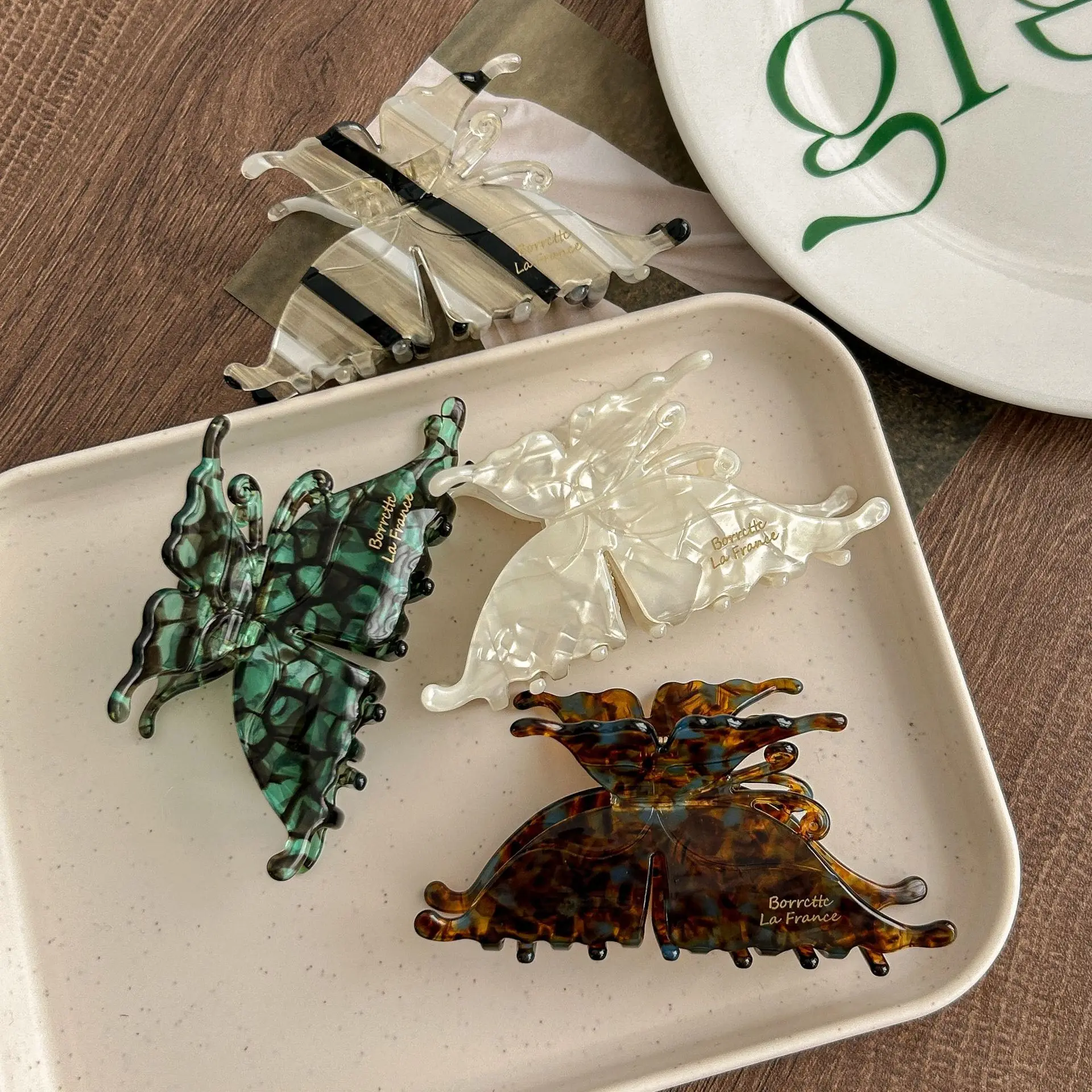 

Новые изысканные ацетатные когти для волос, элегантные заколки для волос в форме акулы-бабочки, заколки для женщин, корейский дизайн, аксессуары для волос, головные уборы