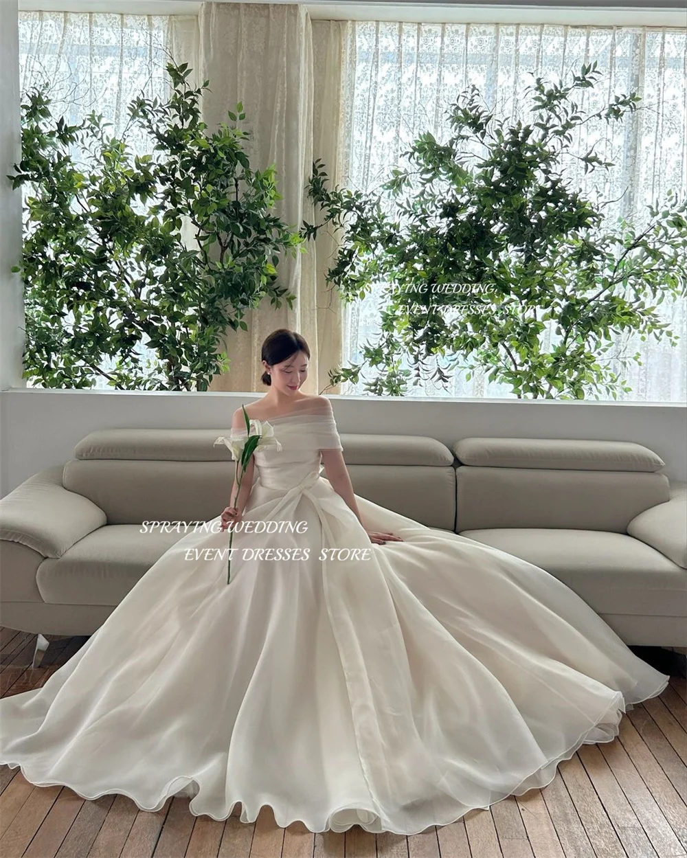 SPRAYING A line Off Shoulder Korea Wedding Photo Shoot Dress Organza Floor Length Pleat Bridal Gowns Corset 신부 웨딩드레스 Customized