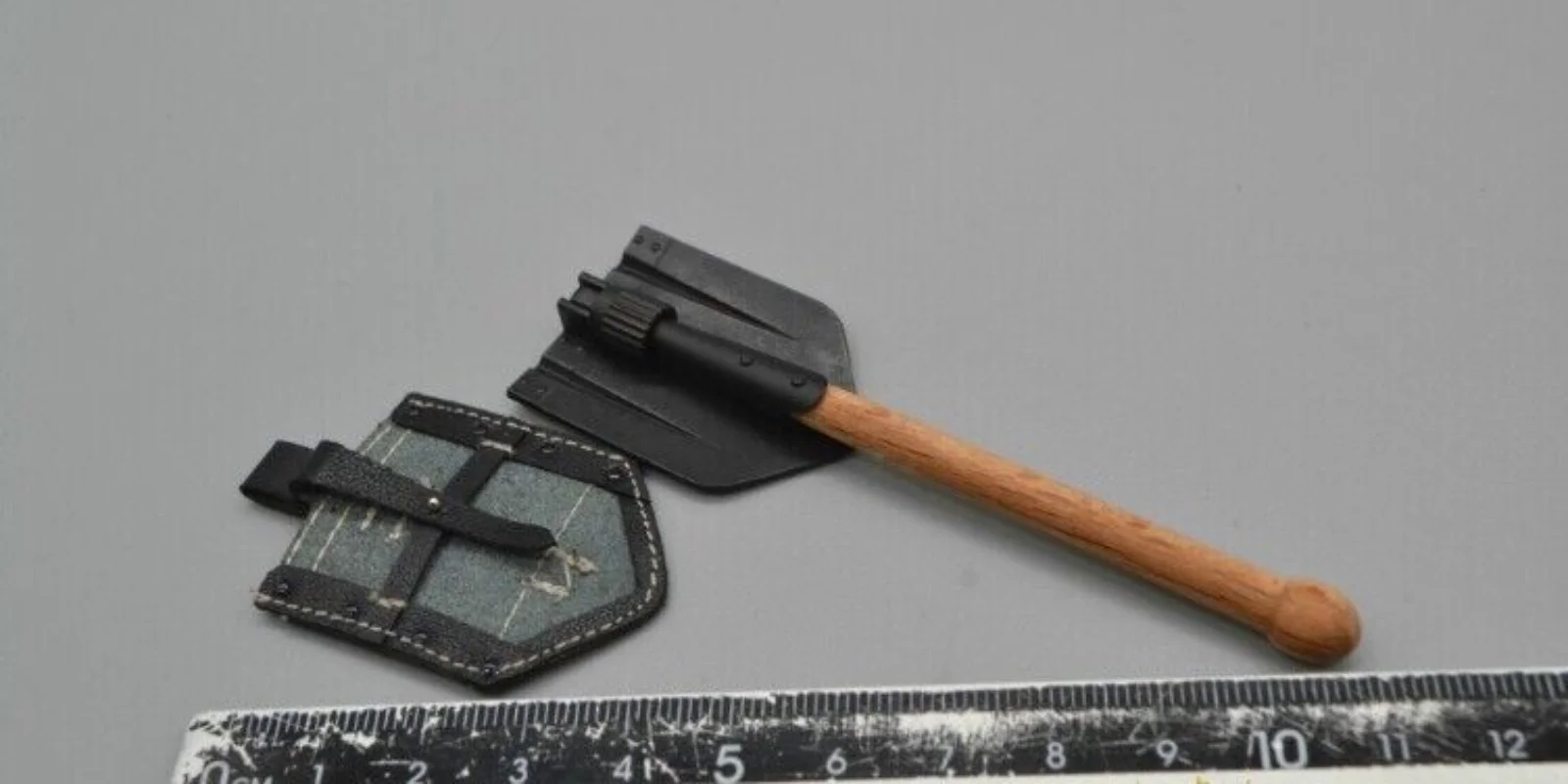 UJINDOU 9024 1/6 Luftwaffe Ground Infantryman Field Shovel Model for 12''