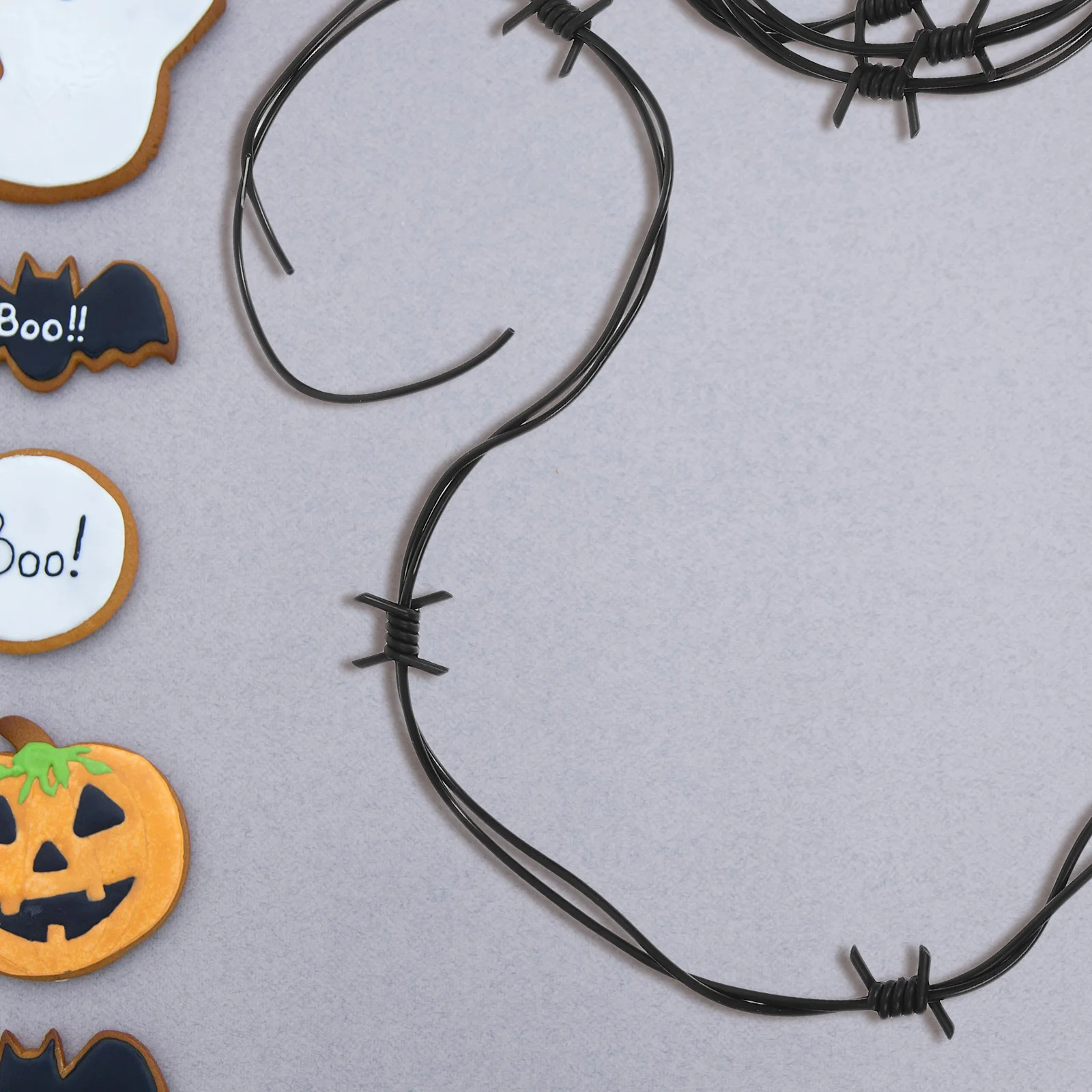 Decorazione a catena di ferro con filo spinato per la decorazione dell'orrore della festa di Halloween Ornamento di simulazione Puntelli decorativi di scherzo di trucco