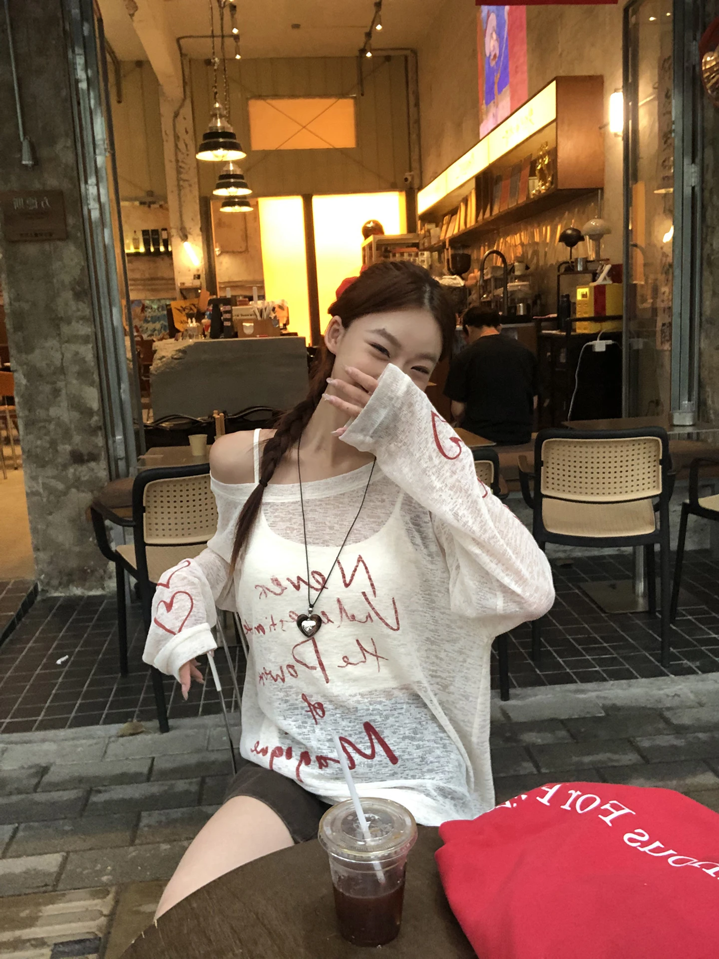 Red Celebri Summer New Loose oulder Long Sve T-shirt da donna Protezione solare Cover up Exposizione unica Faion Top