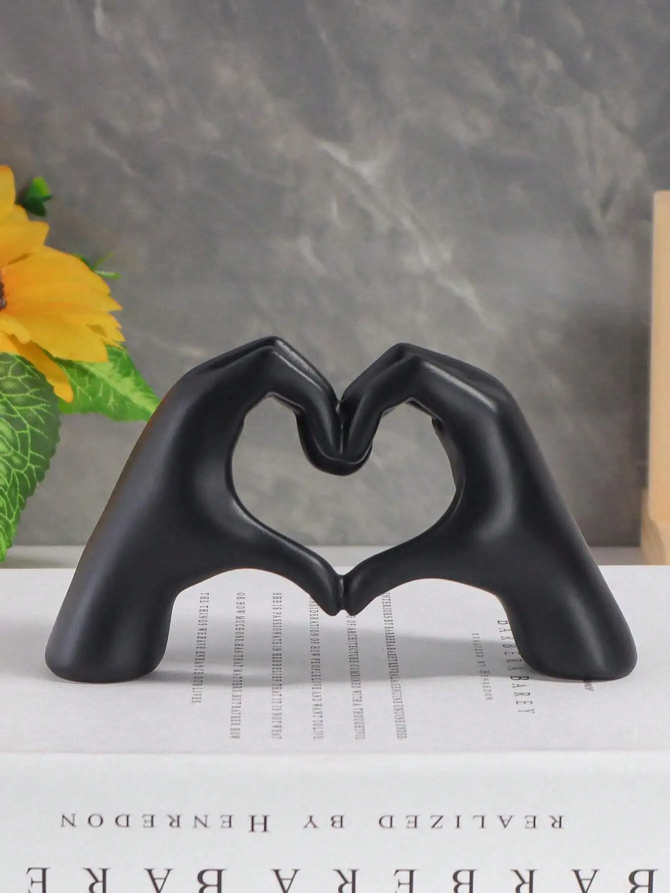 1pc Resin Heart Gesture Decorative Ornament