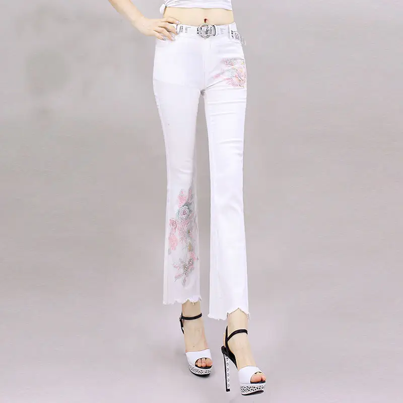 Büro Dame lässig Frauen weiß Flare Jeans Frühling Sommer koreanische Mode schlanke Blumen Muster hohe Taille Denim kurze Hose