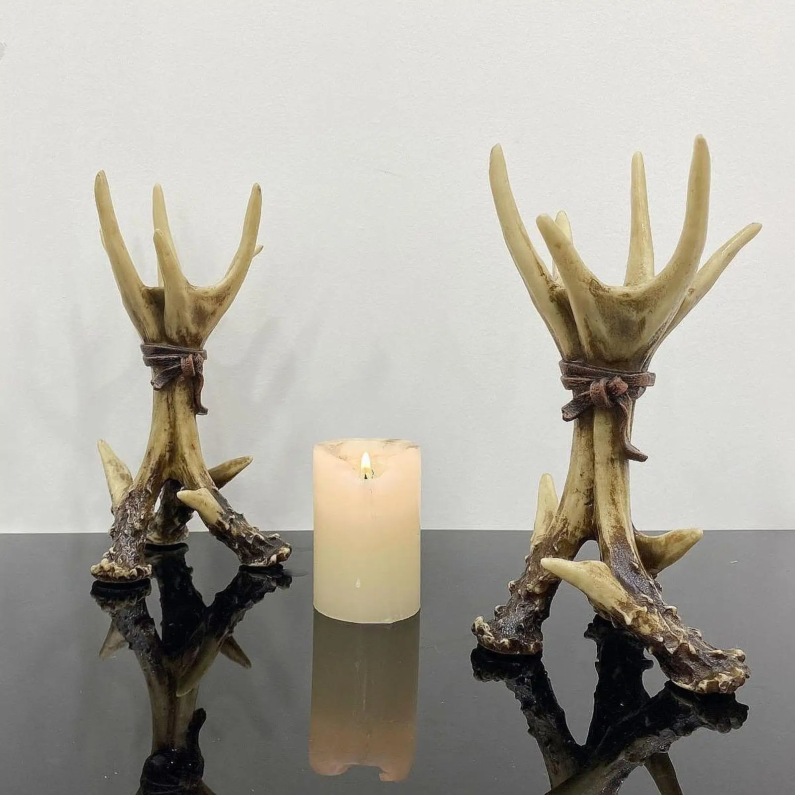

1 Pcs Vintage Antler Candlesticks Resin Animal Christmas Decoration Candle Stand for Christmas Home Dinner Living Room Desktop