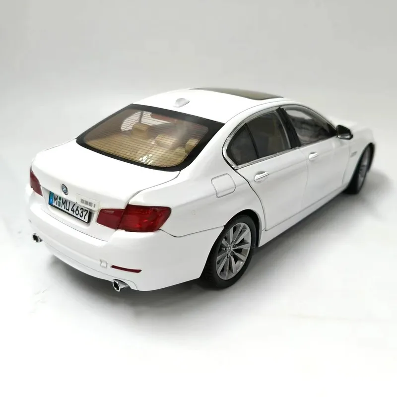 Welly GAT 1:18 BMW 5 Series 535i F10 F18 2010-2017 توقف نموذج سيارة لعبة مصنوعة من خليط معدني مع مجموعة أبواب مفتوحة هدية
