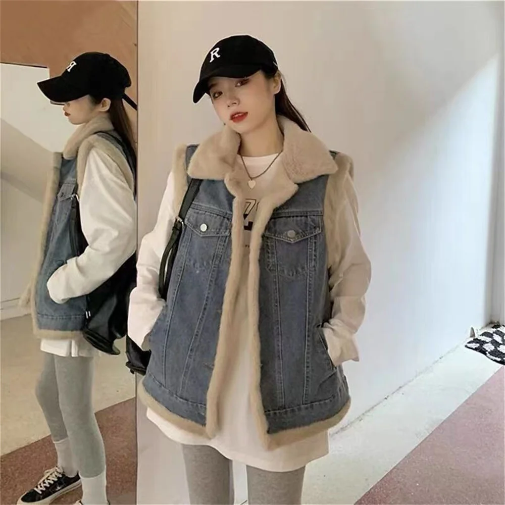 

Lamb hair denim vest for girls in autumn and winter, new middle and high school students with plush and thick waistcoat