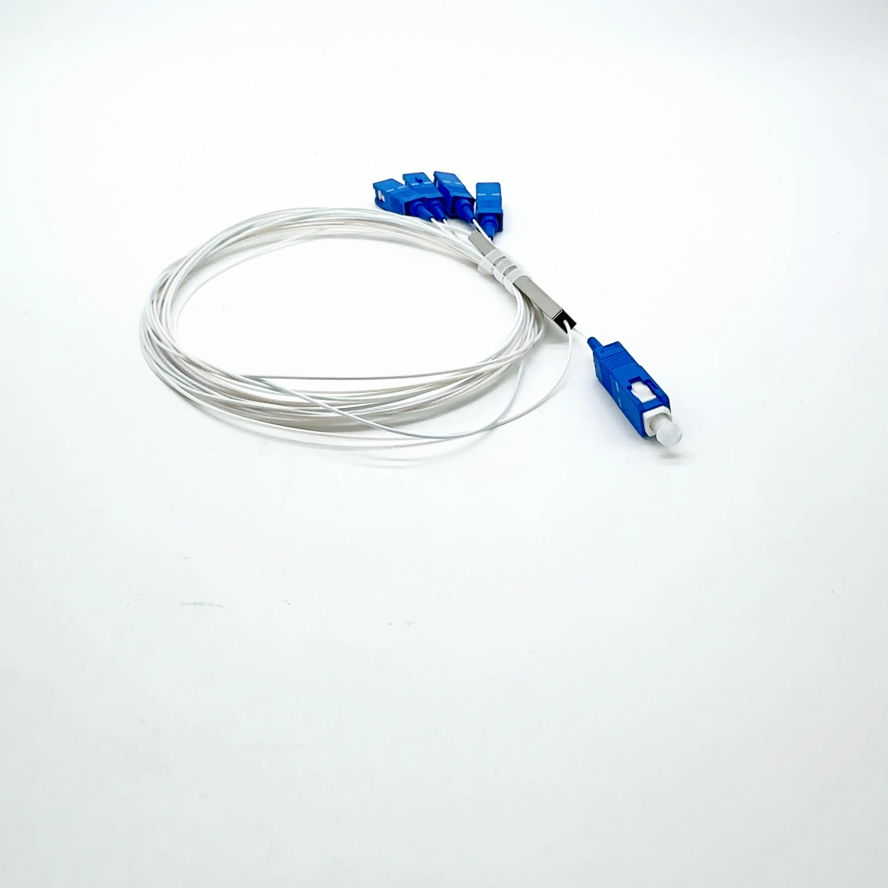 

1x4 PLC оптоволоконный разветвитель 1x4 SC/UPC SM 0,9 мм G657A1 LSZH 1 м одномодовый белый оптоволоконный разветвитель