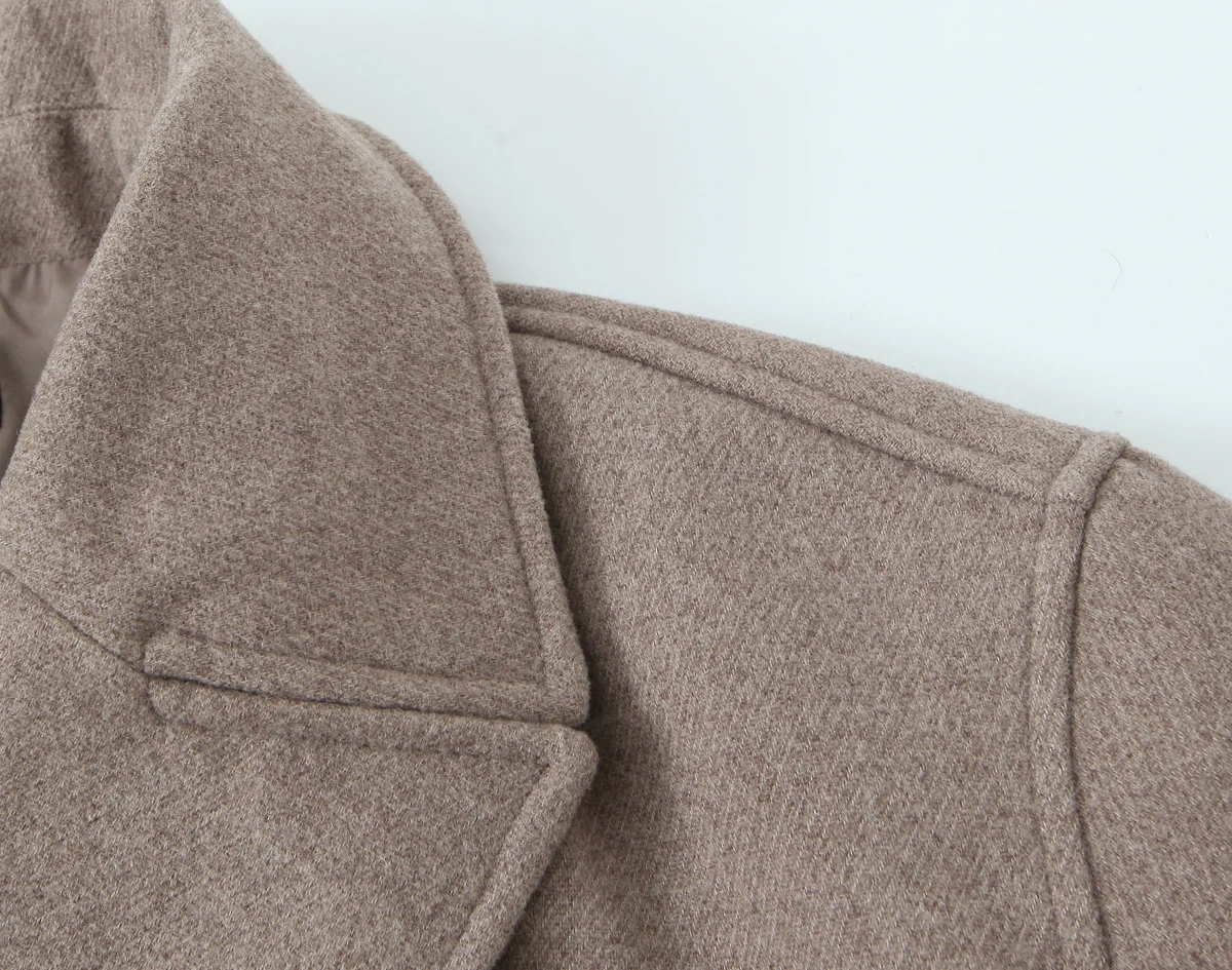 

Women's Short Wool Coat Double-breasted design for a sophisticated look Simple and stylish Comfortable and versatile