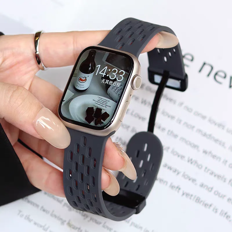 Cinturino con fibbia magnetica per Apple Watch Ultra Band 49mm 46mm 44mm 45/41mm Bracciale con respiro in silicone IWatch Series 10 9 8 Se 7 6 5 4