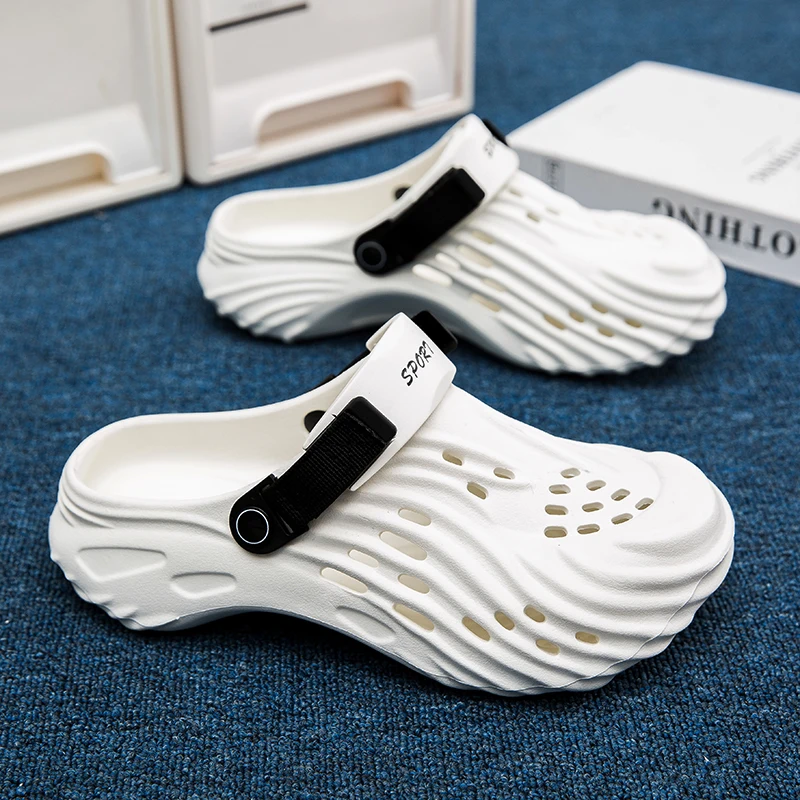 Summer Men's Sandals New Garden Shoes Comfortable and Lightweight Men's Slippers Anti slip Soft Bottom Baotou Slippers Sandals