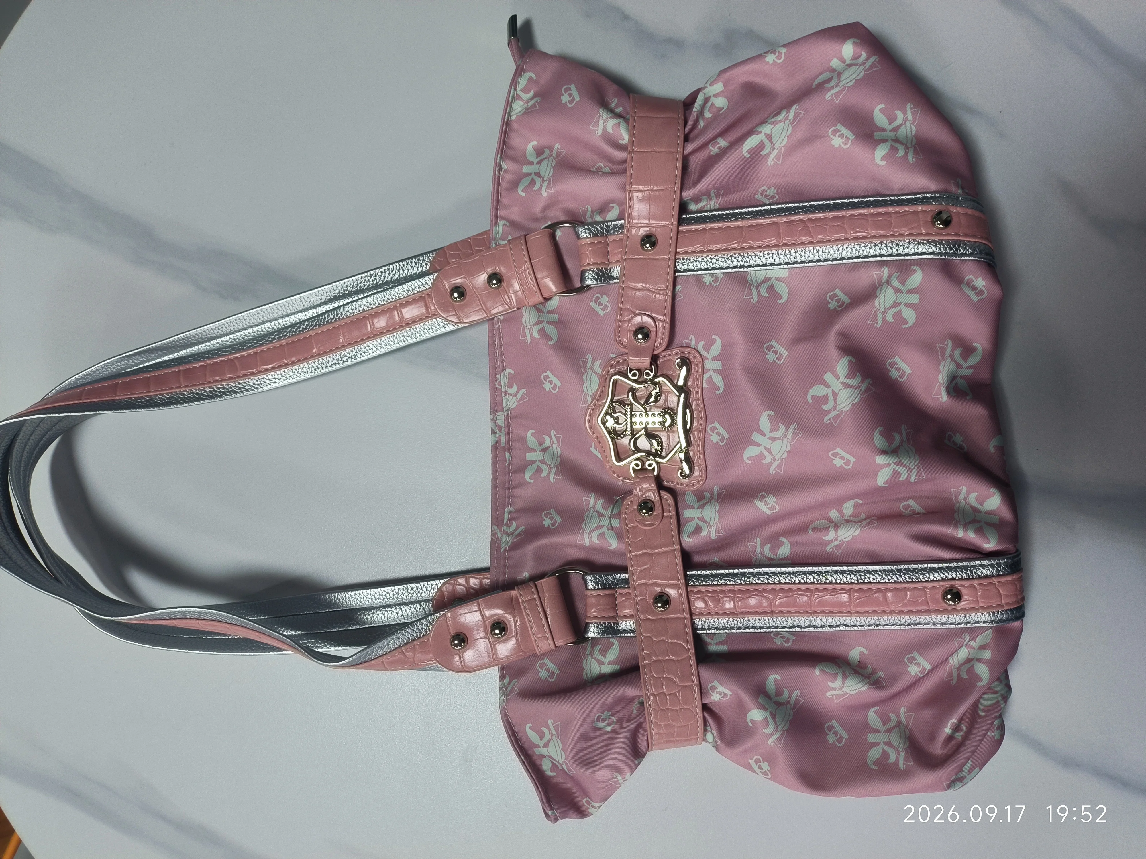 Koreanische Y2K-Style-Schultertasche, süßes, trendiges Design mit rosa Aufdruck, Damen-Tragetasche, Vintage-Nieten-Dekor, leichte, gerüschte Handtasche für den Alltag – Detail 1
