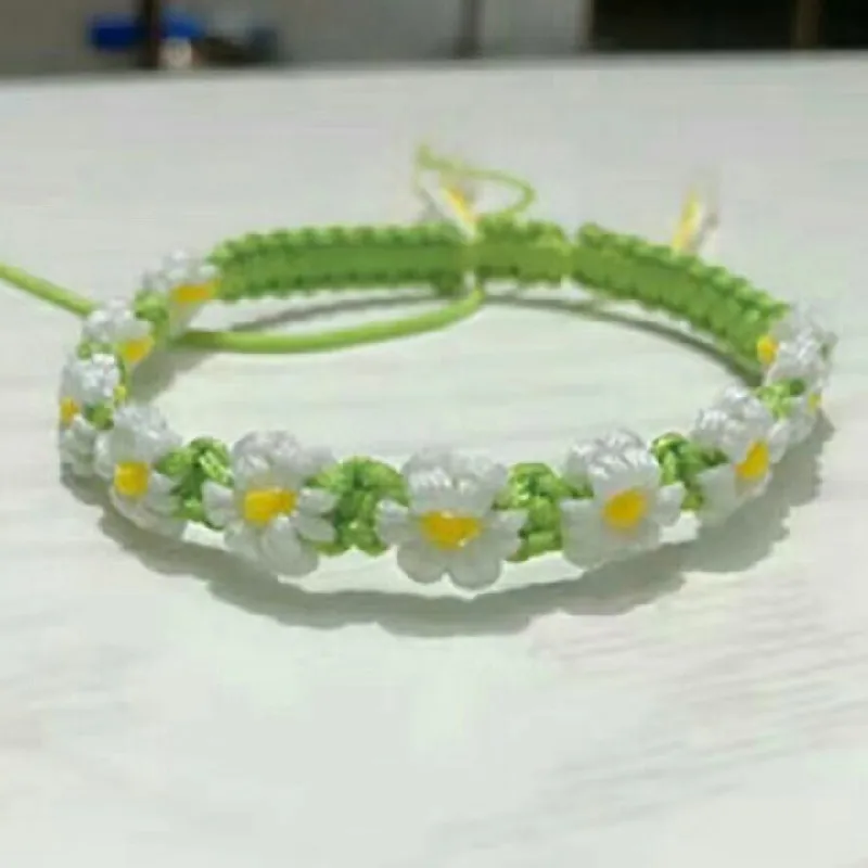 

2pcs/Hand woven exquisite bracelet decorations small chrysanthemum bracelet fresh, beautiful, delicate and lovely