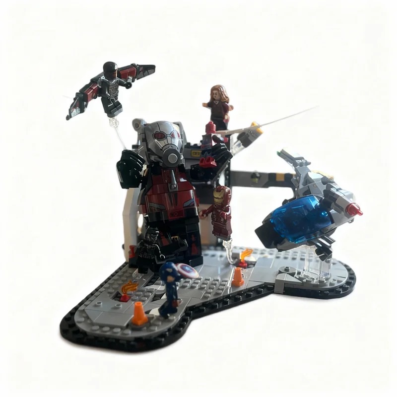 200pcs MOC Ant Man Brickfig Super Heroes Marvelled Avengerses Model Building Blocks Architecture Christmas Gifts Brick Toy Kids - view 3