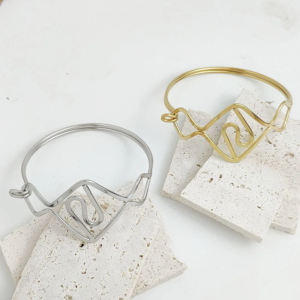 

Hip-hop stainless steel fish pattern women's bracelet, personalized Ins-style jewelry, waterproof high-quality jewelry