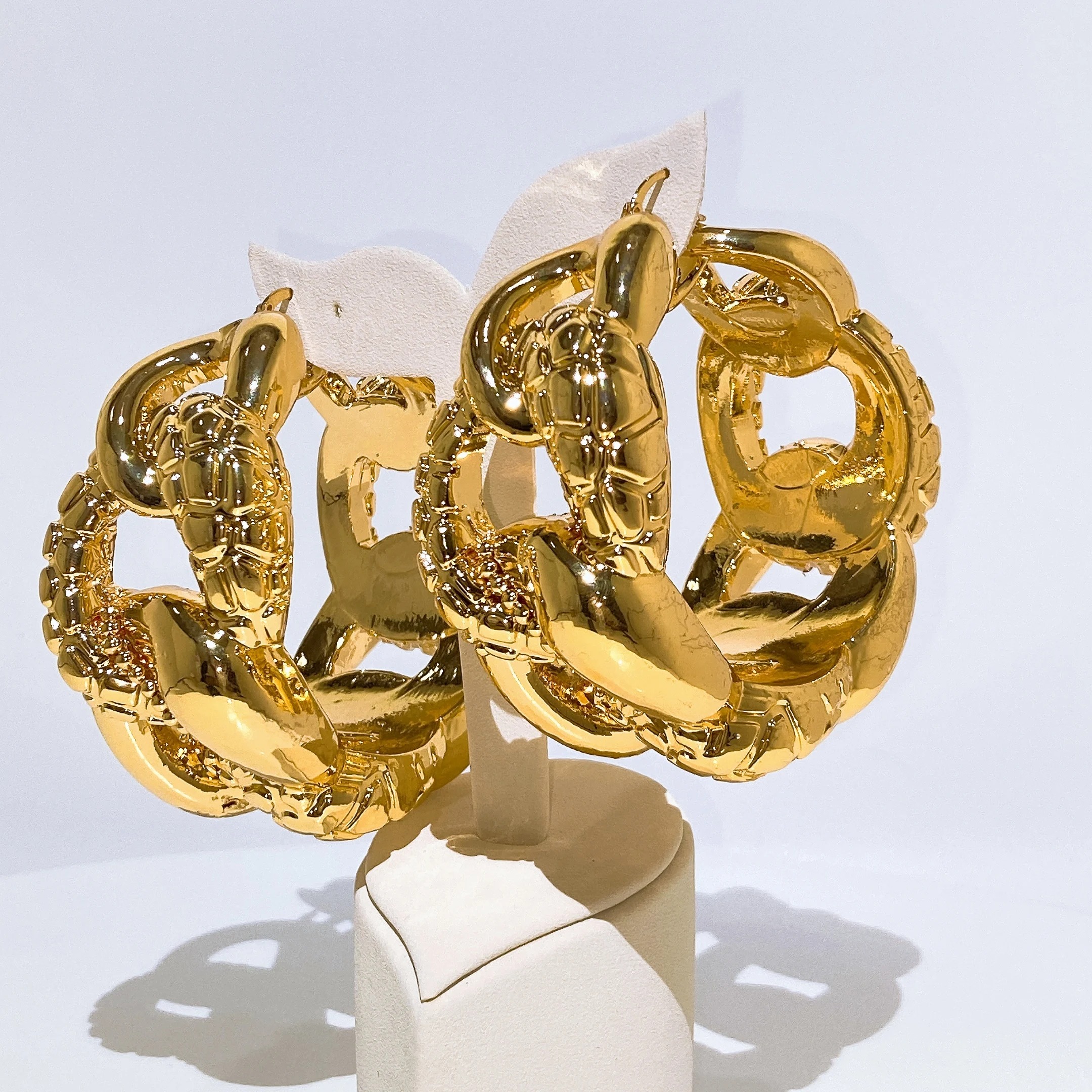 Oversized Curb Chain Hoop Earrings Gold Chunky Intertwined Huggie Hoops Anti Tarnish Hip Hop Statement Earrings Women Club Gift