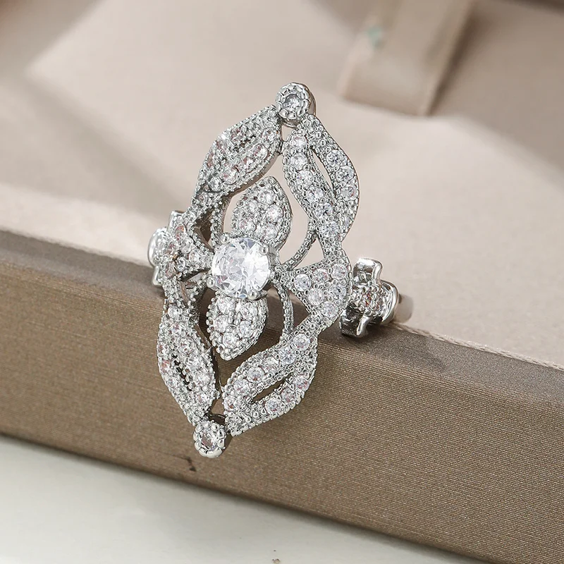1pc Luxury  Fashionable Leaf Design Women's Ring Fully Paved with Shiny Simulated Gemstones Wedding  Party Trendy Jewelry