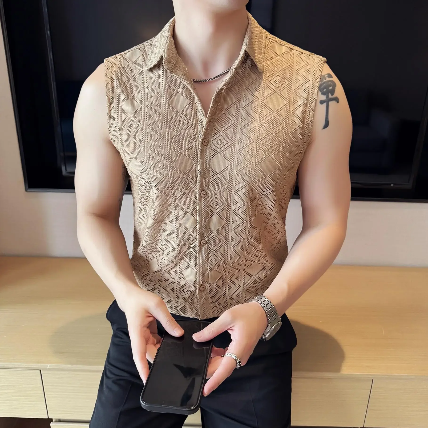 

Лето 2025 г., новая мужская рубашка-жилет без рукавов с вырезами, модная социальная рубашка для ночного клуба, высококачественная облегающая рубашка