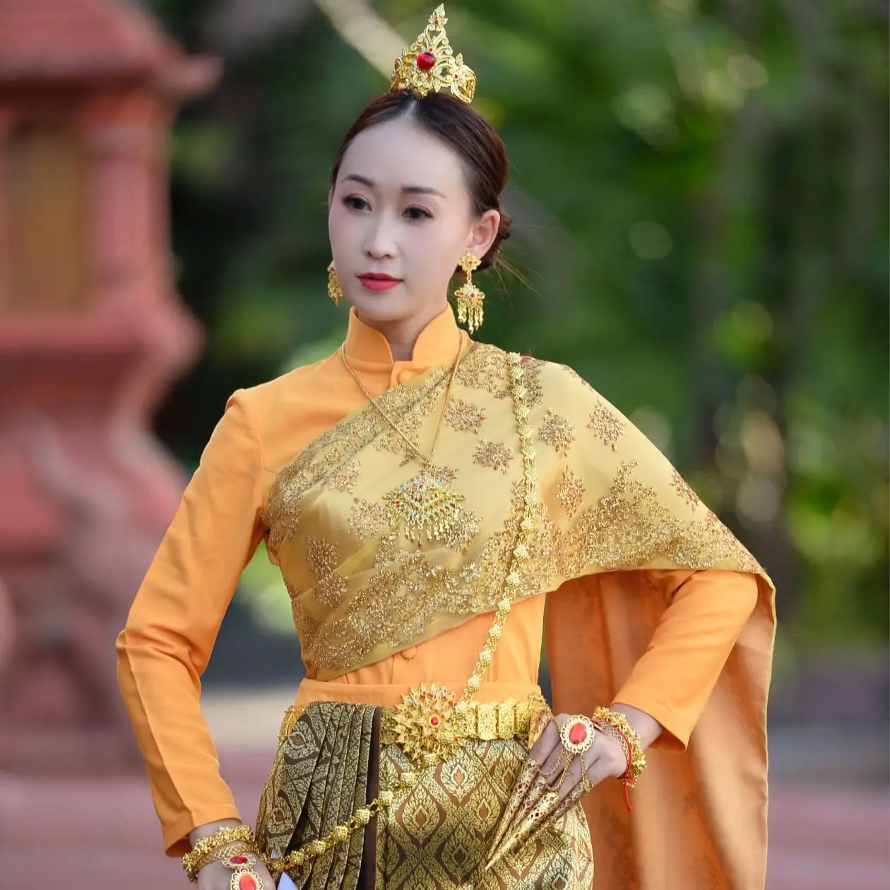 

Таиландский костюм принцессы Дай, тайский традиционный женский воротник-стойка, длинная юбка с длинными рукавами, вуаль из золотой фольги, наряд для приема